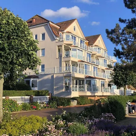Strandhotel 1 Laboe Exterior photo