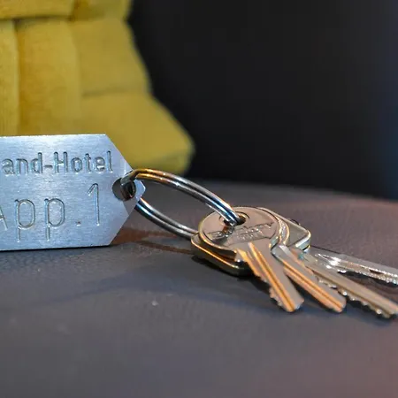 Strandhotel 1 Laboe Exterior photo